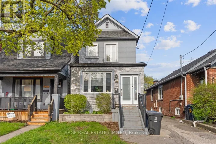 LOWER - 207 CEDARVALE AVENUE, Toronto (Woodbine-Lumsden), Ontario M4C4K3