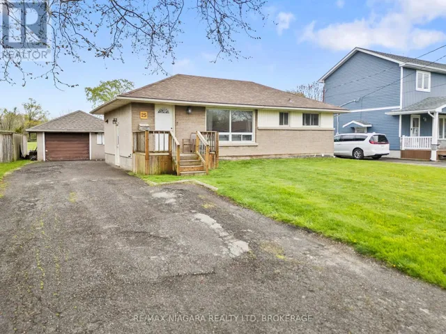 25 BOSNICH AVENUE, Welland (Broadway), Ontario L3C2W6