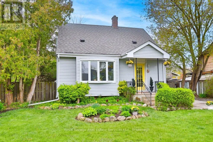 7 STEWART STREET, Oakville (CO Central), Ontario L6K1X3