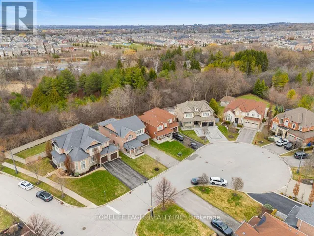 10 FIELDS COURT, Aurora, Ontario L4G0J5