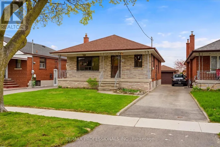31 STANMILLS ROAD, Toronto (Islington-City Centre West), Ontario M8Z1Y1