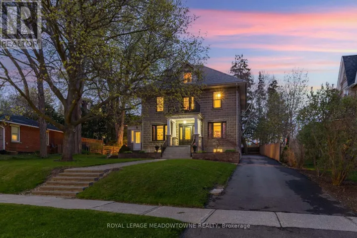 8 QUEEN STREET, Halton Hills (Georgetown), Ontario L7G2E4