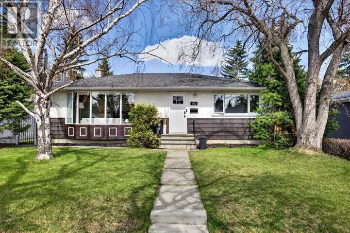 1232 40 Avenue NW, Calgary, Alberta T2K0G4