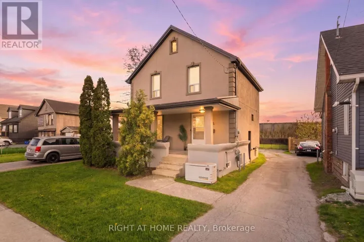 204 BEACH BOULEVARD, Hamilton (Hamilton Beach), Ontario L8H6V9