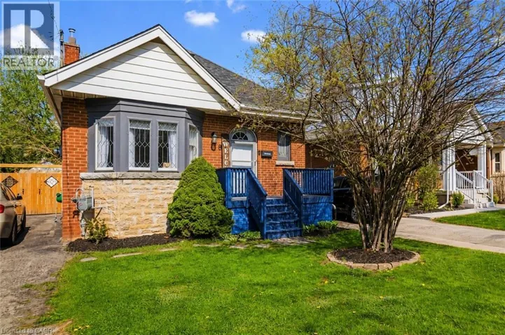8 BARONS Avenue S, Hamilton, Ontario L8K2X9