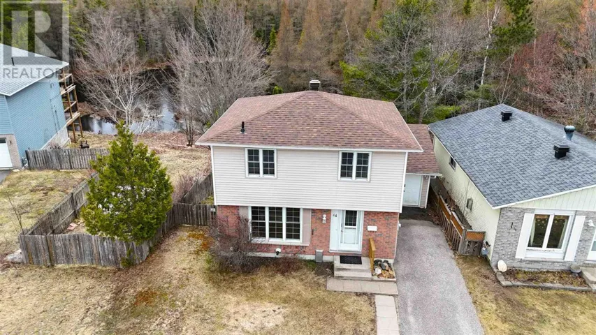 44 MacDonald CT, Elliot Lake, Ontario P5A2V2