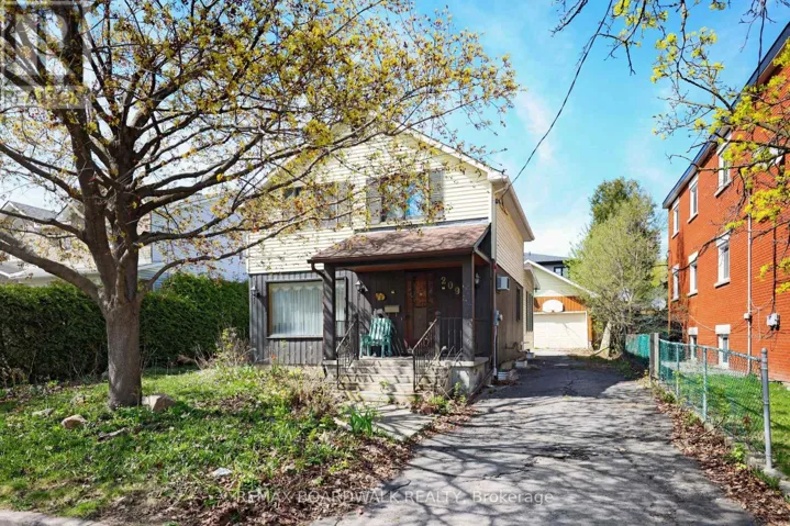 209 GLYNN AVENUE, Ottawa, Ontario K1K1S4