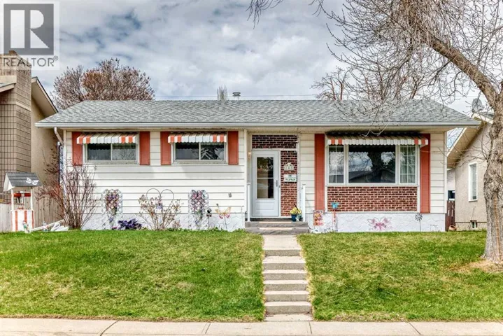165 Marbrooke Circle NE, Calgary, Alberta T2A2W4