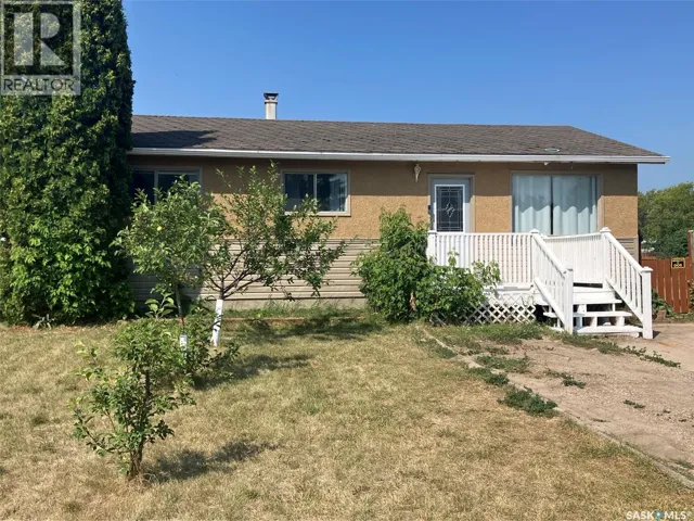 110 4th STREET N, Nipawin, Saskatchewan S0E1E0