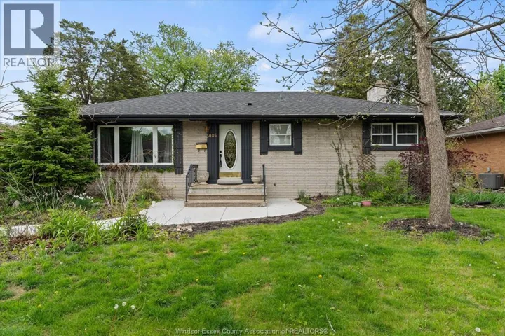 3086 AVONDALE AVENUE, Windsor, Ontario N9E1X3