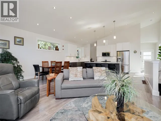 2448 Prospector Way, Langford, British Columbia V9B5X6