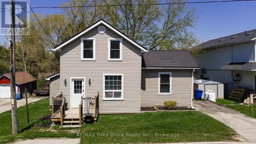 707 QUEEN STREET, West Grey, Ontario N0G2M0