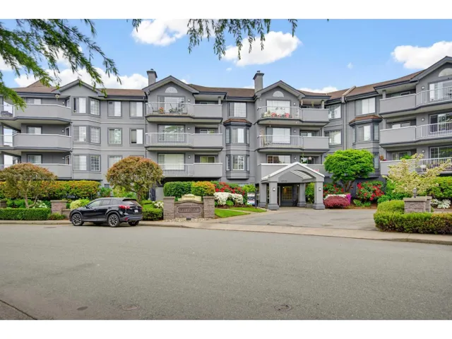 302 5375 205 STREET, Langley, British Columbia V3A7V7