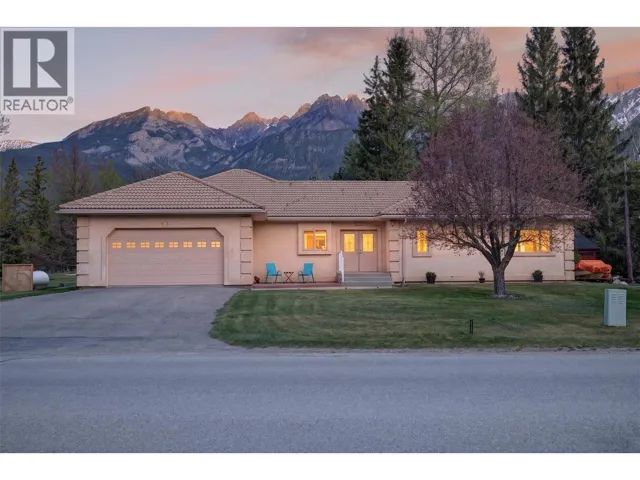 5102 Riverside Drive, Fairmont Hot Springs, British Columbia V0B1L1