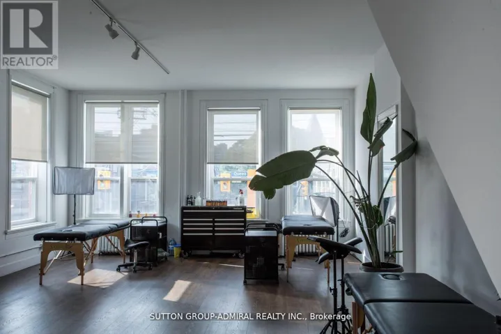 2ND FLR - 652 QUEEN STREET W, Toronto (Trinity-Bellwoods), Ontario M6J1E5