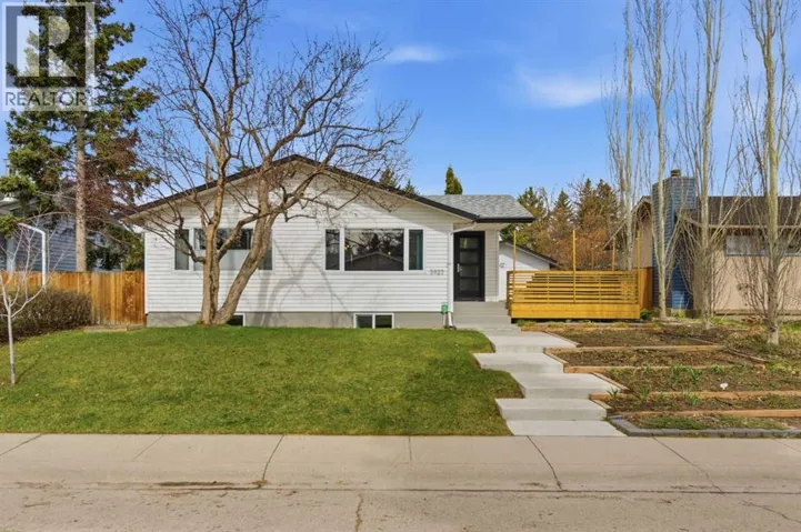 5923 Londonderry Crescent SW, Calgary, Alberta T3E5X7