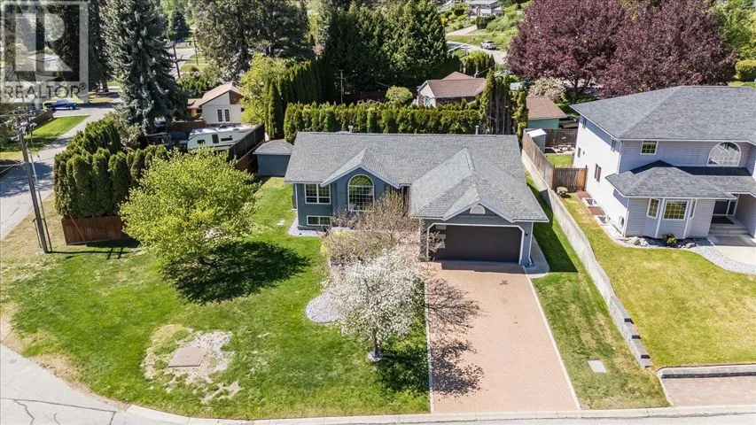 900 7TH Street, Montrose, British Columbia V0G1P0
