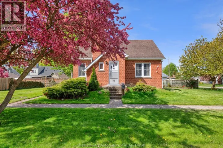 17 Grand AVENUE, Wallaceburg, Ontario N8A4J8