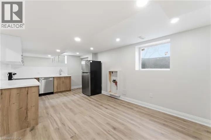 124 MCELROY Road E Unit# 3, Hamilton, Ontario L9A1Y9
