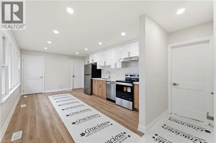 124 MCELROY Road E Unit# 1, Hamilton, Ontario L9A1Y9