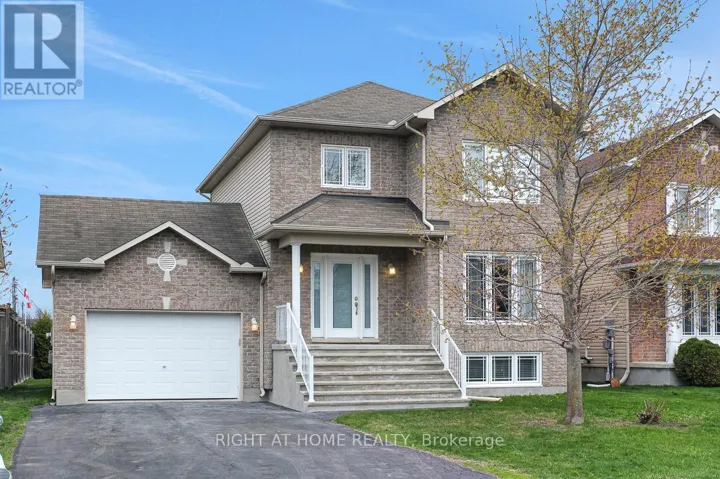 27 MANOIR STREET, Russell, Ontario K0A1W0