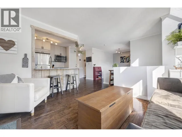 309 3721 DELBROOK AVENUE, North Vancouver, British Columbia V7N3Z4