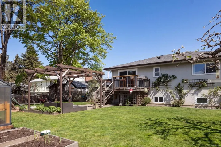 1233 Roy Rd, Saanich, British Columbia V8Z2X8