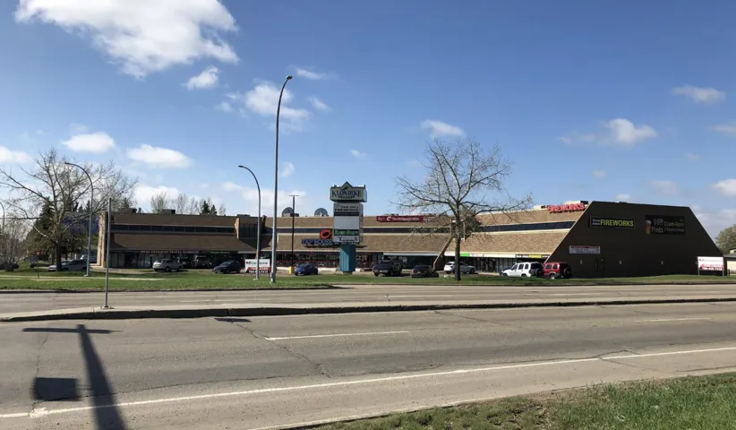 11062, 11062 156 St NW, Edmonton, Alberta T5P4M8