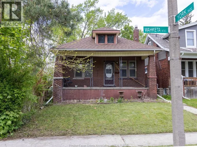438 WAHKETA STREET, Windsor, Ontario N8X1B6
