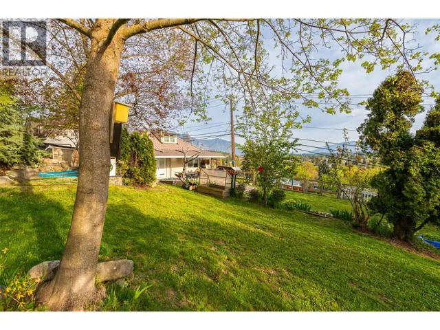 113 22nd Avenue N, Creston, British Columbia V0B1G5