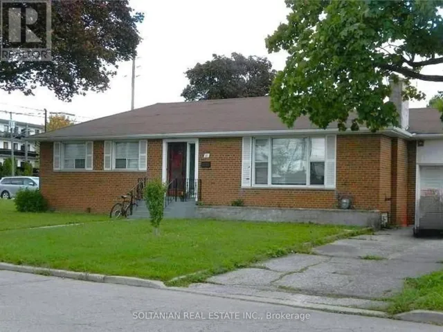 11 MUIRKIRK ROAD, Toronto (Willowdale West), Ontario M2R1W2