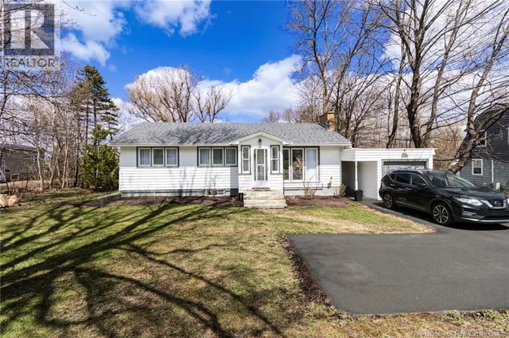 559 Montgomery Street, Fredericton, New Brunswick E3B2X6