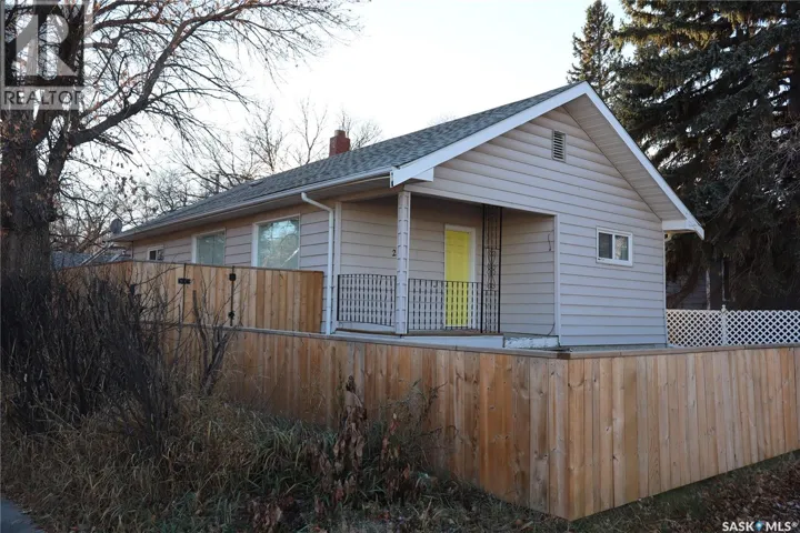 203 5th AVENUE W, Assiniboia, Saskatchewan S0H0B0