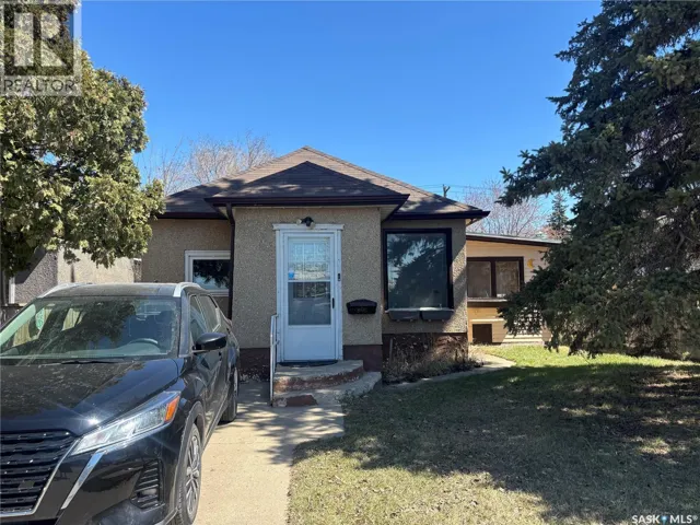 906 WELDON AVENUE, Saskatoon, Saskatchewan S7M2V6