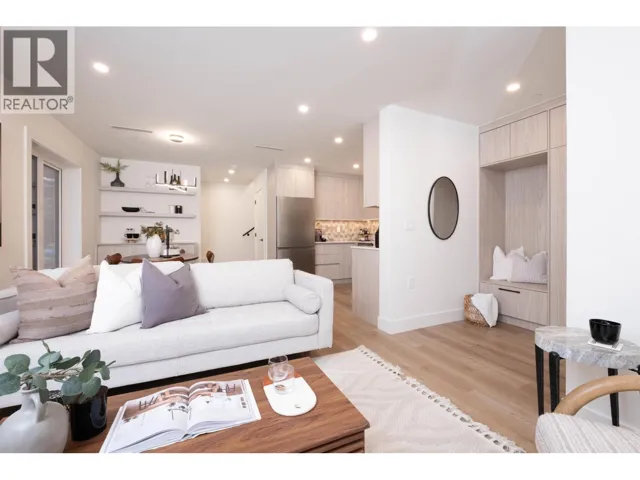 2665 E PENDER STREET, Vancouver, British Columbia V5K2B6