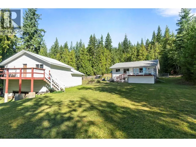 6803 Magna Bay Drive, Magna Bay, British Columbia V0E1M7