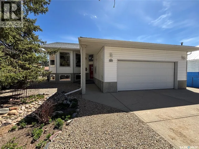 404 Herbert STREET, Maple Creek, Saskatchewan S0N1N0