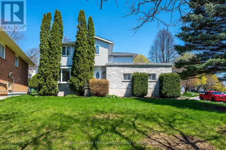 139 DAUPHIN AVENUE, Kingston (Rideau), Ontario K7K6W3