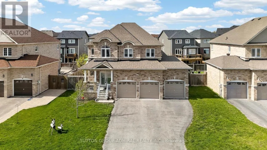121 CENTRE STREET, Essa (Angus), Ontario L0M1B0