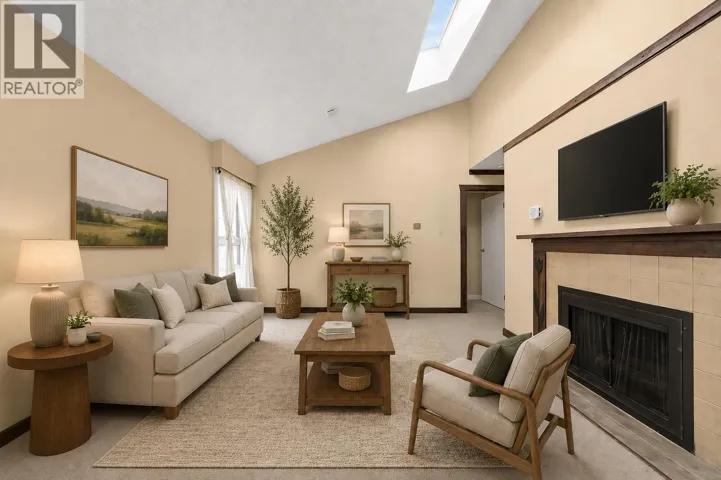 403 1340 DUCHESS AVENUE, West Vancouver, British Columbia V7T1H6