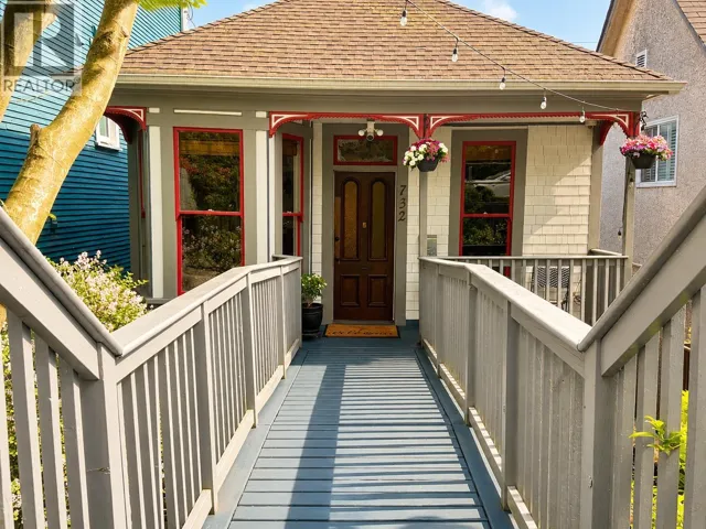732 E PENDER STREET, Vancouver, British Columbia V6A1V7