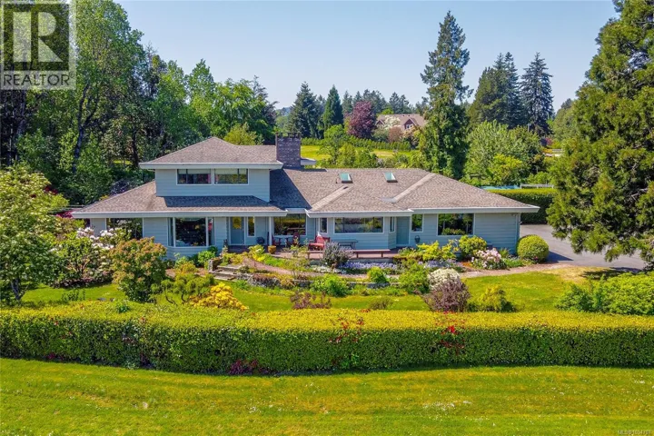 6454 Oldfield Rd, Central Saanich, British Columbia V8M1X8
