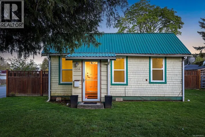 608 11th St, Courtenay, British Columbia V9N1T1