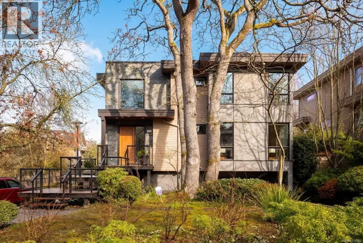409 Chadwick Pl, Victoria, British Columbia V8S1H4