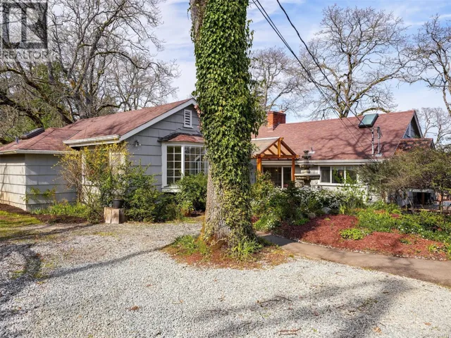 4081 Cedar Hill Rd, Saanich, British Columbia V8N3C2