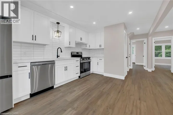 126 AUBURN Avenue, Hamilton, Ontario L8K3B2