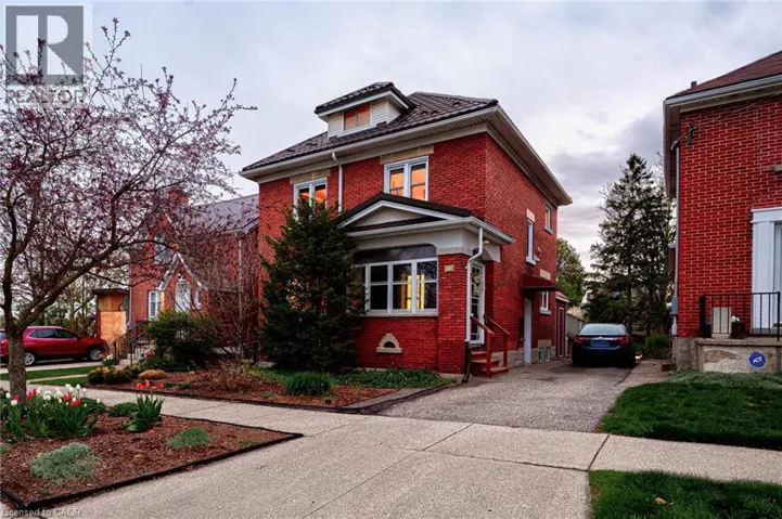 16 BORDEN Avenue N, Kitchener, Ontario N2H3J1