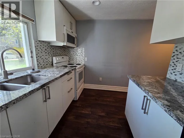 2021 EDINBURGH Drive Unit# Main, Burlington, Ontario L7R2C8