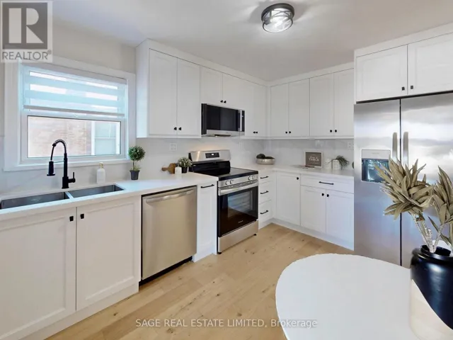 8 LOMBARDY CRESCENT, Toronto (Kennedy Park), Ontario M1K4N8