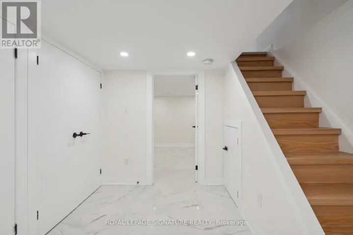 LOWER - 36 TENNIS CRESCENT, Toronto (North Riverdale), Ontario M4K1J3